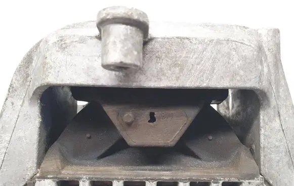Volkswagen PASSAT B7 Engine mount bracket 1K0199262