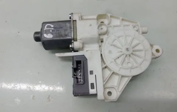 Peugeot 407 Rear door window regulator motor 0130822201