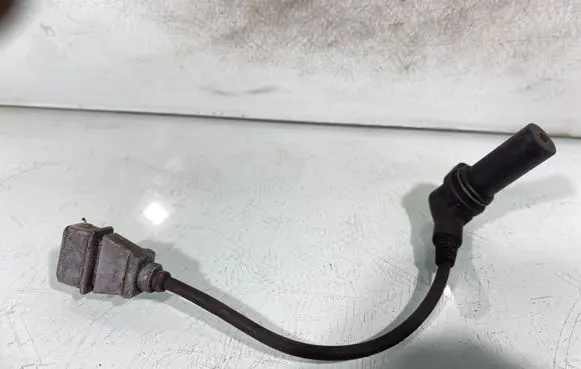 Volvo S80 Camshaft position sensor 075906433b