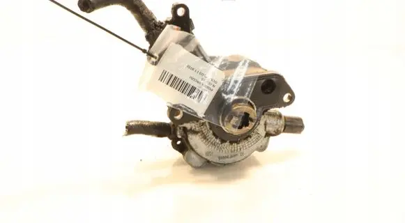 Volkswagen Golf V Vacuum pump 31DRM20004