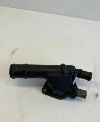 Volkswagen PASSAT B6 Engine coolant pipe/hose 03G121132