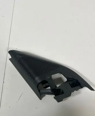 Front door high frequency speaker