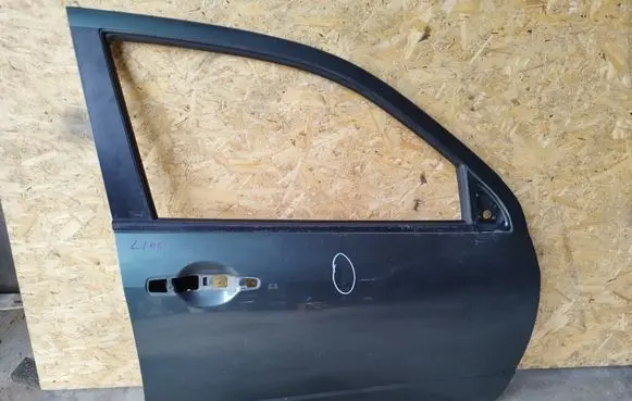 Mitsubishi Outlander Front door