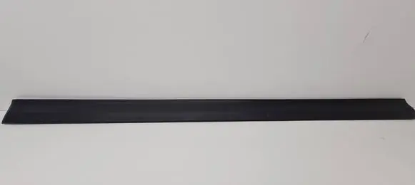 Volkswagen PASSAT B4 Front door trim (molding) 3A0853515