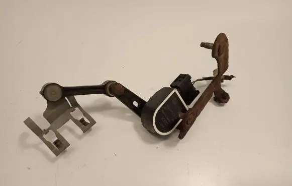 Mercedes-Benz GLC C253 Rear air suspension level height sensor A0009053704 051017