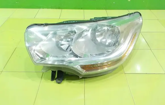 Citroen C4 II Headlight/headlamp PRZOD