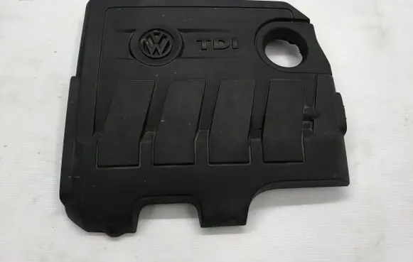 Volkswagen PASSAT B6 Engine cover (trim) 03L103925AR