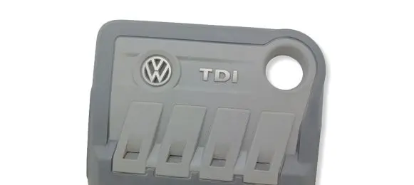 Volkswagen PASSAT B7 Engine cover (trim) 
