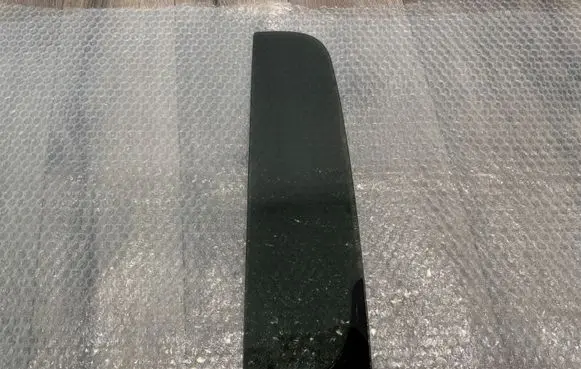 Volkswagen Amarok Rear vent window glass 