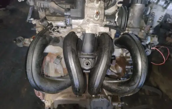 Toyota Yaris Intake manifold