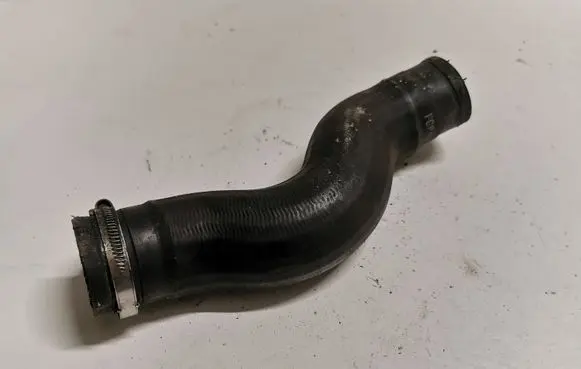 Opel Zafira B Engine coolant pipe/hose 55557037