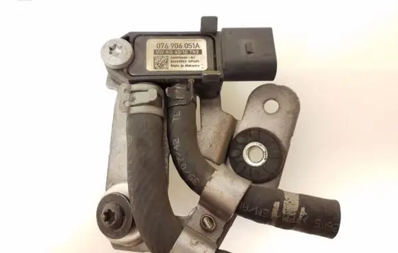 Volkswagen Golf V Exhaust gas pressure sensor 076906051A 3C0131552G