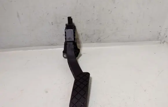 Volkswagen PASSAT B8 Accelerator throttle pedal 5Q2723503F 6PV01062185