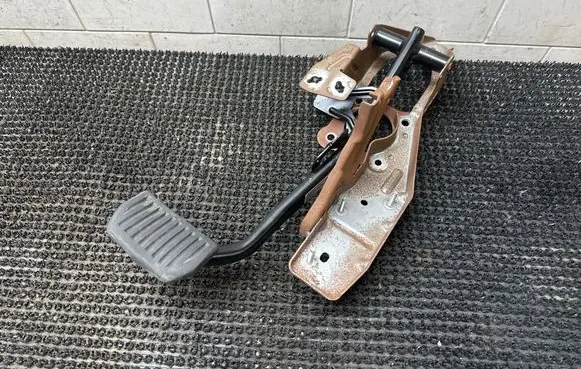 Volvo XC60 Brake pedal 8G9N2D094CE