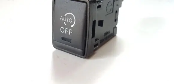 Nissan Navara D23 Parking (PDC) sensor switch 9509K1