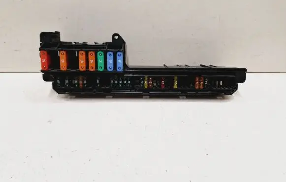 BMW 5 E60 E61 Fuse module 6114695733002 695733002 13290