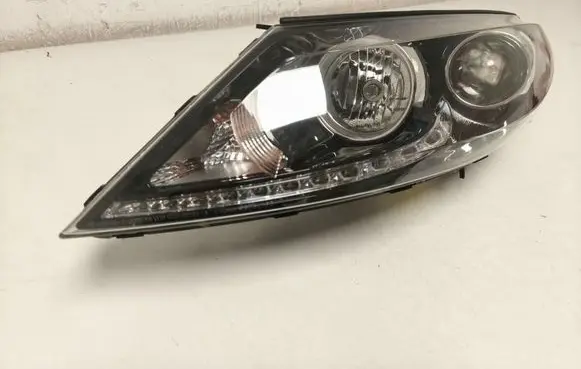 KIA Sportage Headlight/headlamp 921013U131