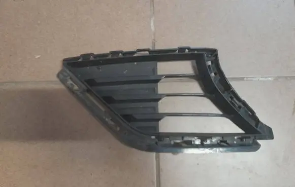 BMW i4 Front bumper lower grill 6756608