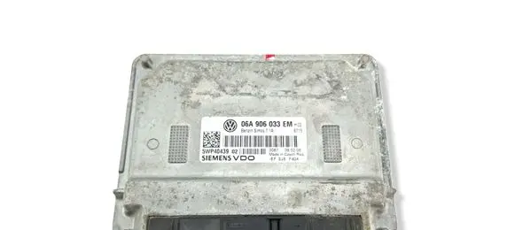Volkswagen Golf V Engine control unit/module 06A906033EM 5WP40439