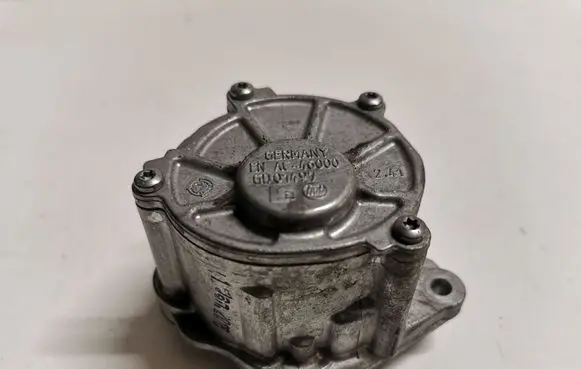Mercedes-Benz C W205 Vacuum pump A6512300465