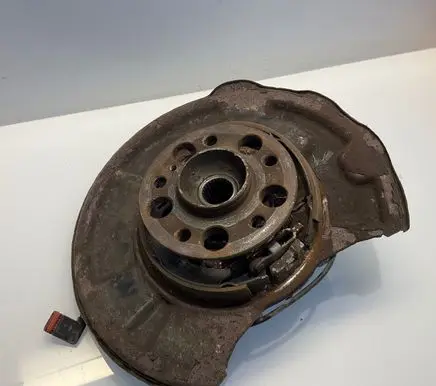 Mercedes-Benz CLS C219 Rear wheel hub A2113508308 2113508308
