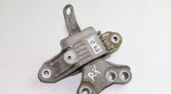 Chevrolet Cruze Engine mount bracket 13248551