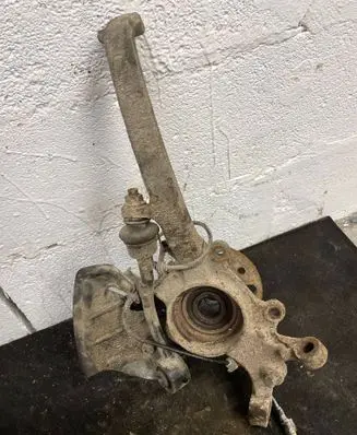 Mercedes-Benz E W211 Front wheel hub