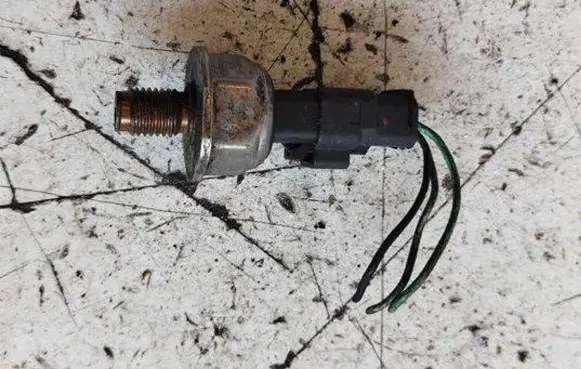 Fuel pressure sensor