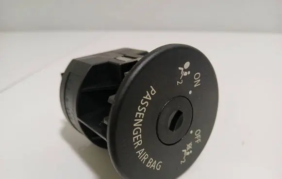 Passenger airbag on/off switch