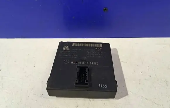 Mercedes-Benz S W221 Gateway control module A2215407045 A2215405445