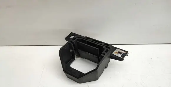 BMW X1 E84 Radiator mount bracket 7591647
