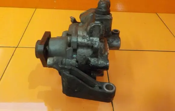 Audi A4 S4 B8 8K Power steering pump 8K0145156E 1HT19