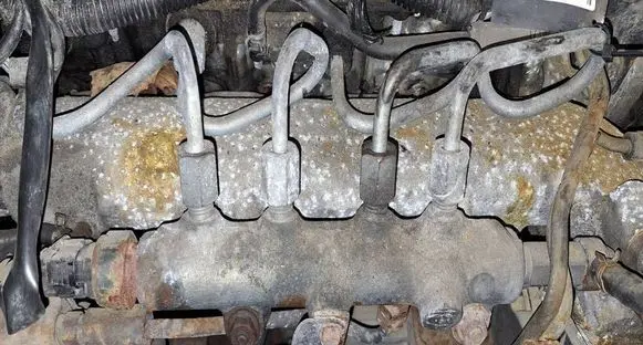 Mazda 5 Fuel main line pipe 