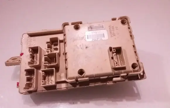 Toyota Avensis T250 Fuse module 82641CA020F