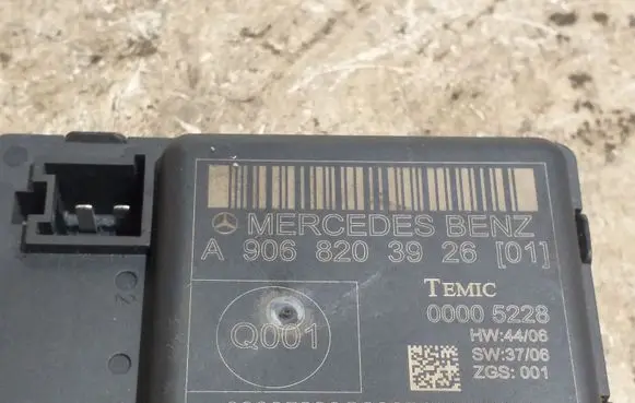 Mercedes-Benz Sprinter W906 Door control unit/module A9068203926