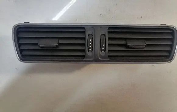 Volkswagen PASSAT B7 Dash center air vent grill 3AC819728A