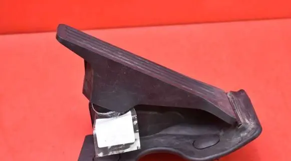 Mazda 3 II Accelerator throttle pedal GHP9-41600-C