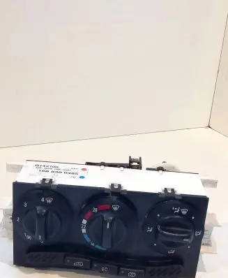 Mercedes-Benz A W168 Climate control unit 1688300485 Q142100
