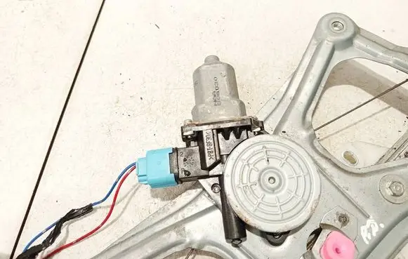 Honda Civic Front door window regulator motor
