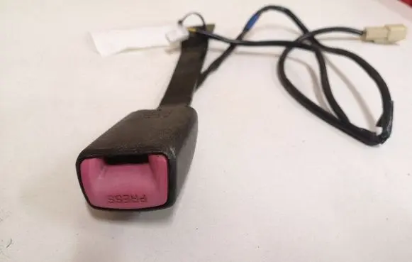 Toyota Prius (XW30) Front seatbelt buckle E034501 B480