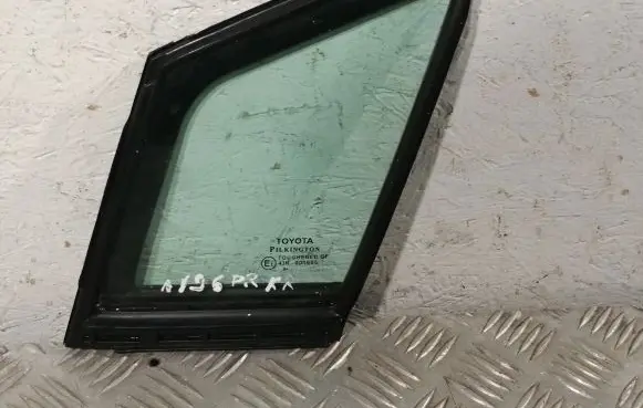 Toyota Avensis T270 Front door vent window glass four-door 6812605010 6821605010