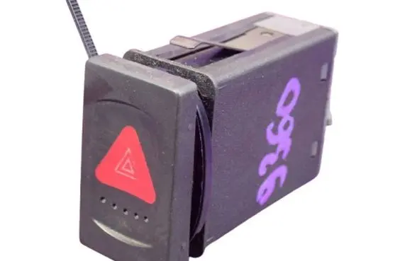 Volkswagen PASSAT B5.5 Hazard light switch 