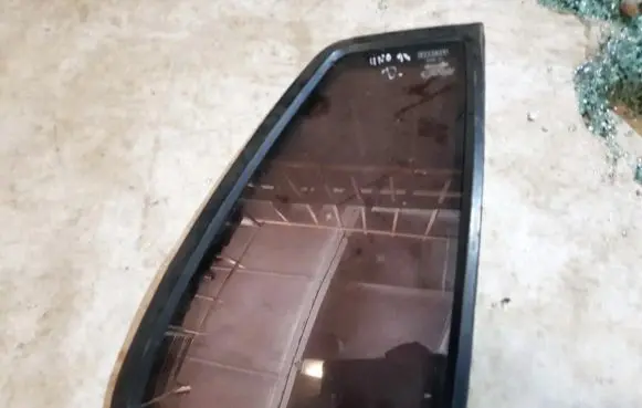 Fiat Uno Rear side window