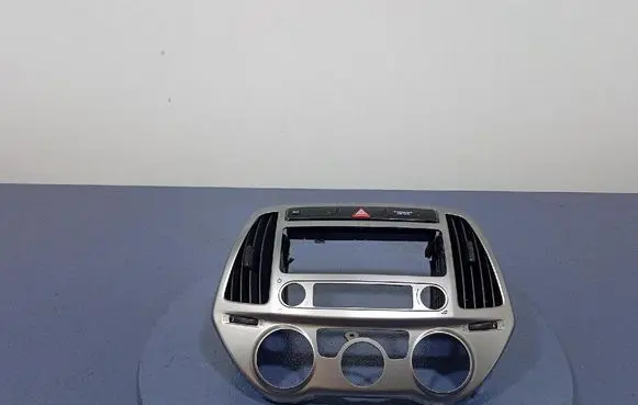 Hyundai i20 (GB IB) Dashboard side air vent grill/cover trim 84704-1J630