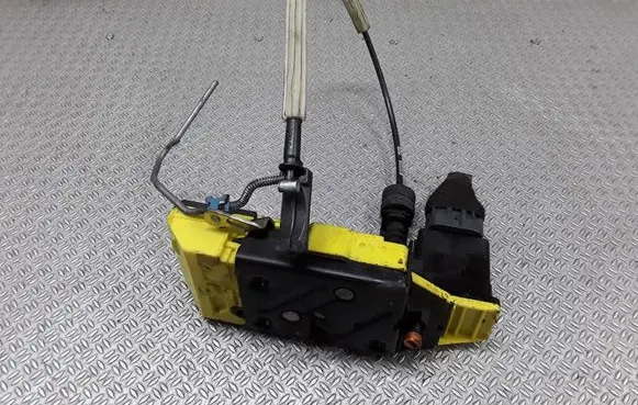 Volvo XC90 Rear door lock 8650555