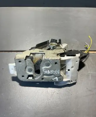 Ford Mondeo Mk III Front door lock 2S4AA21813EB