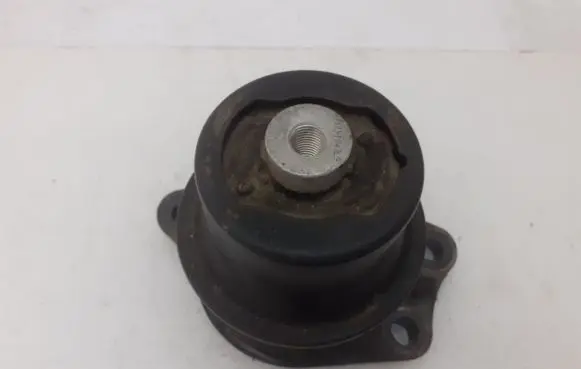 Honda Insight Engine mount bracket