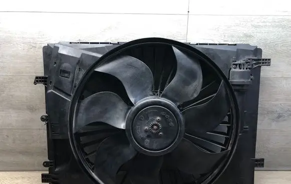 Mercedes-Benz E W212 Electric radiator cooling fan A2045000755 E10426