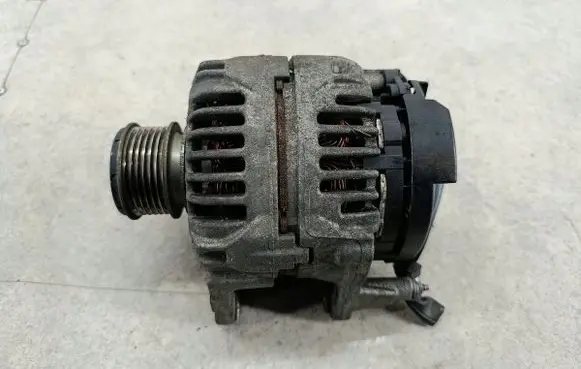 Skoda Fabia Mk2 (5J) Generator/alternator 06F903023D