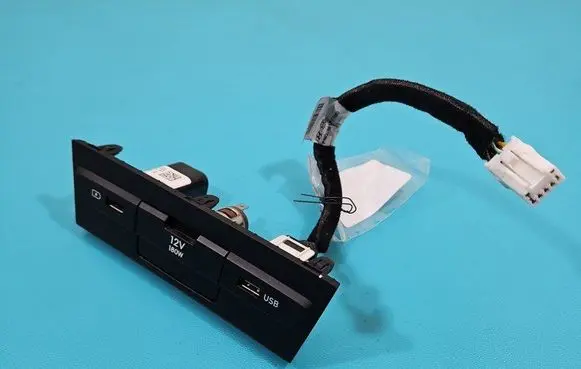 Hyundai i20 (BC3 BI3) USB socket connector 96125-Q0020 IMPRK1515120